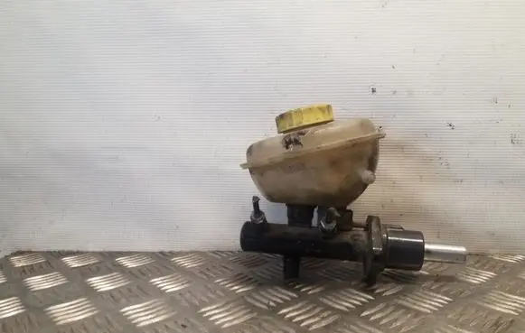 Audi 80 90 S2 B4 Master brake cylinder 