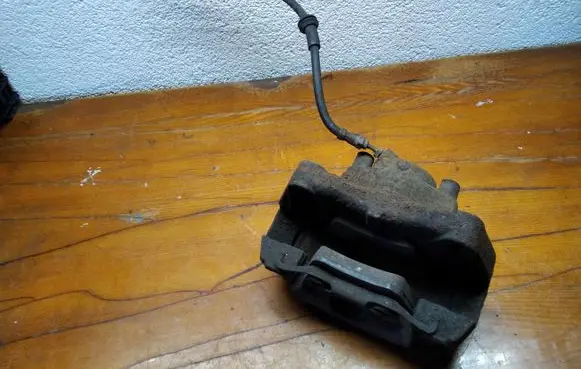 Volkswagen Touareg I Front brake caliper