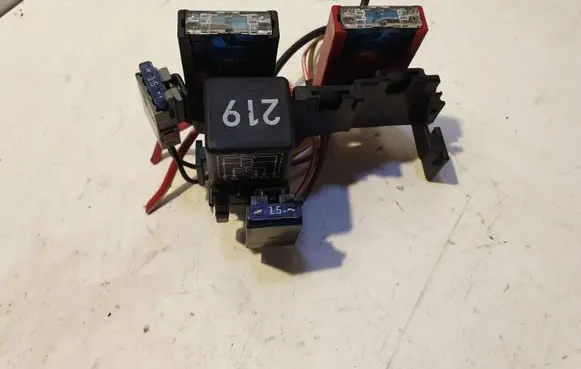 Audi A6 S6 C5 4B Fuse module 8A0937530 443951253A