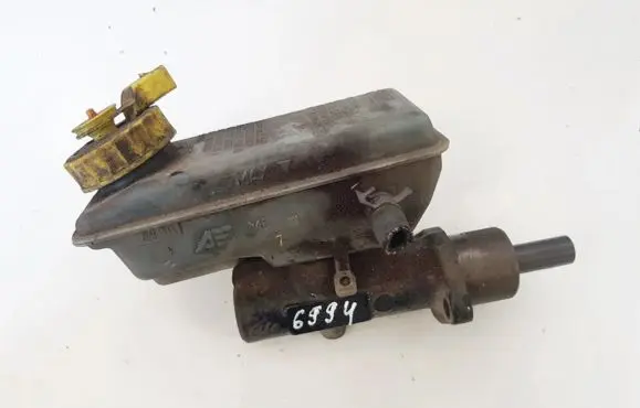 Brake fluid reservoir