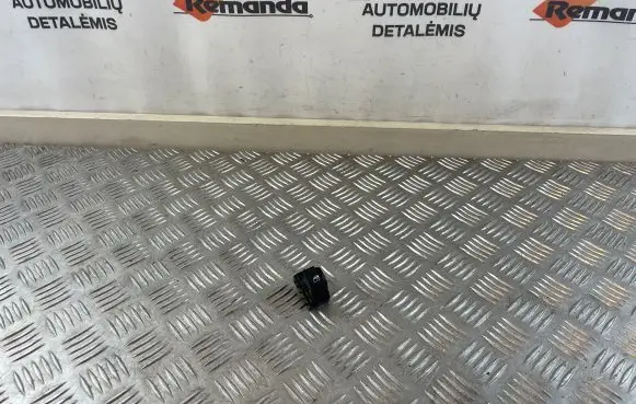 BMW 5 G30 G31 Electric window control switch 9327031