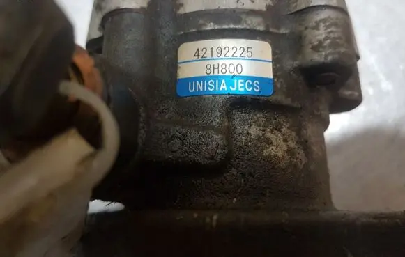 Nissan X-Trail T30 Power steering pump 42192225 8H800