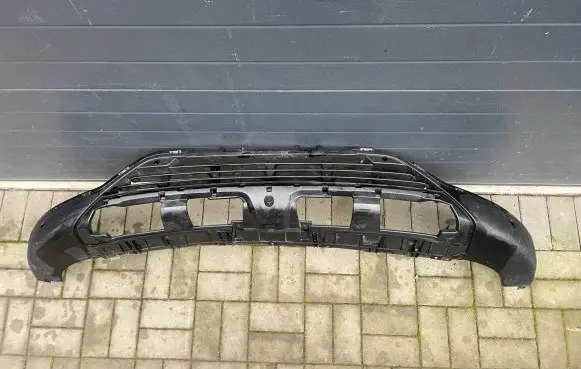 Front bumper lip