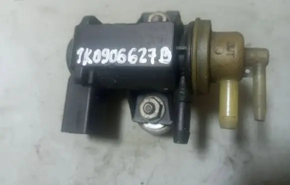 Volkswagen Touran I Turbo solenoid valve 1K0906627B