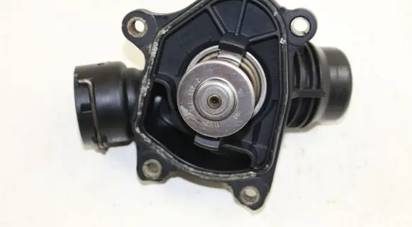 Thermostat/thermostat housing