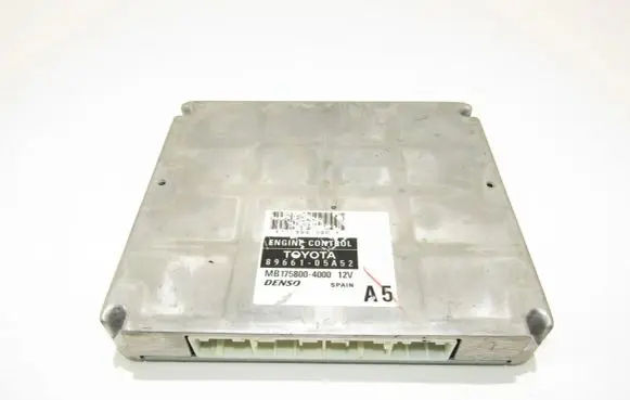 Toyota Avensis T250 Engine control unit/module 8966105A52