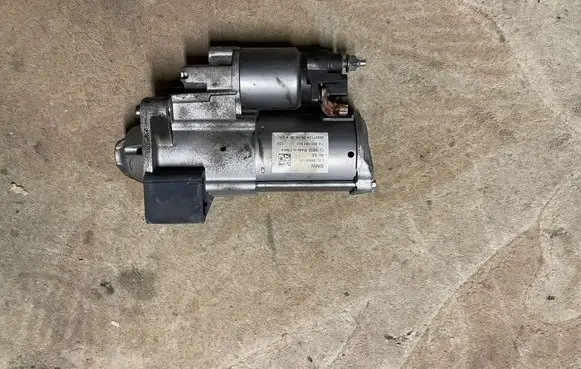 BMW 1 F40 Starter motor 8686185