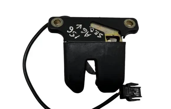 Audi A8 S8 D2 4D Tailgate/trunk/boot lock/catch/latch 4A5827505A
