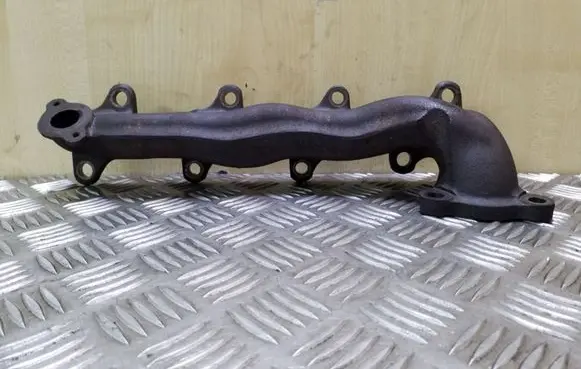 Toyota Avensis T270 Exhaust manifold