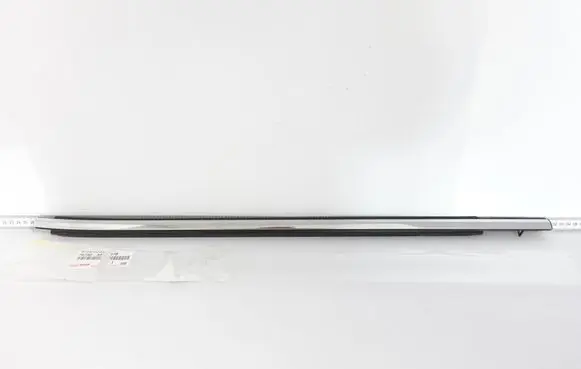 Toyota Camry VIII XV70 Rear door trim (molding) 7573033170