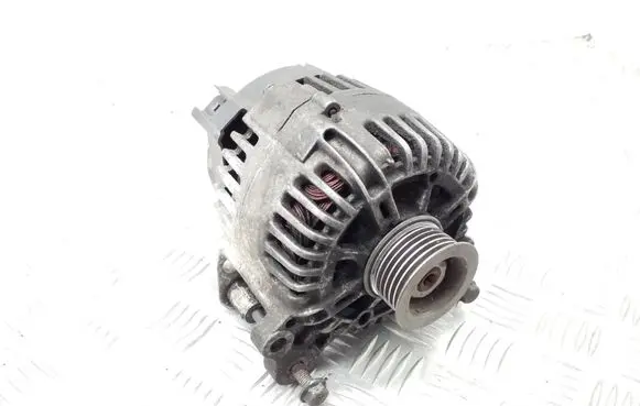 Volkswagen Golf V Generator/alternator 03C903023B TG11C015