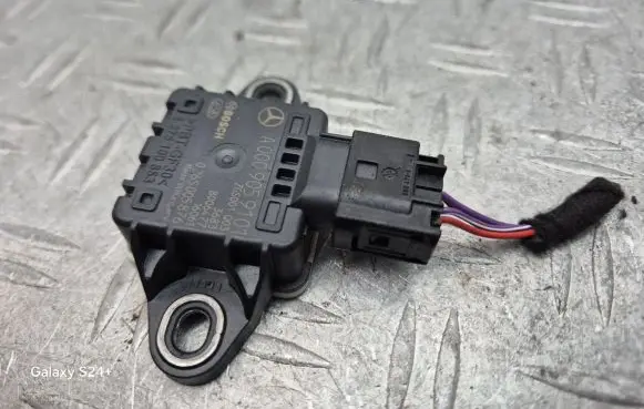 Mercedes-Benz E W212 ESP acceleration yaw rate sensor A0009059101 0265005876