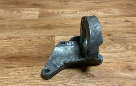 Opel Insignia A Driveshaft support bearing bracket 55560072 7433412