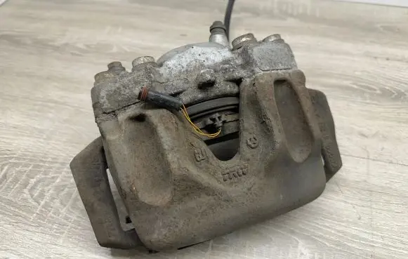 Mercedes-Benz E C207 W207 Front brake caliper 20754459y