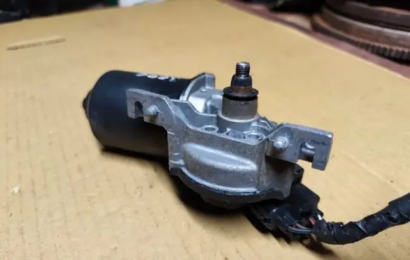 Chrysler 300 - 300C Wiper motor 04805716AA