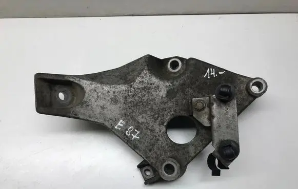 BMW 1 E82 E88 Engine mounting bracket 6775041