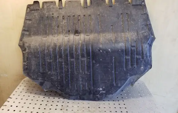 Volkswagen Polo IV 9N3 Engine splash shield/under tray 600825237AB