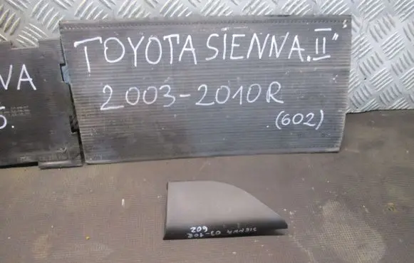 Toyota Avensis T250 Rear side window