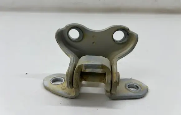 Toyota Hilux VIII Front door lower hinge 
