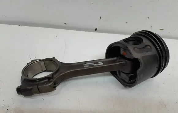 Fiat 500L Piston with connecting rod 06935 C201