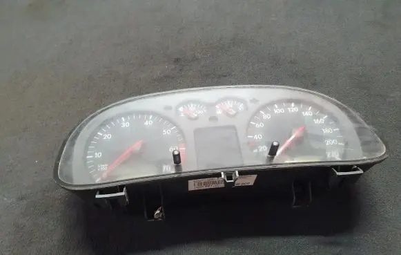 Volkswagen Golf IV Speedometer (instrument cluster) 1J0920801 0263618004