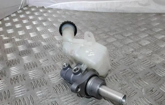 Mitsubishi Outlander Master brake cylinder
