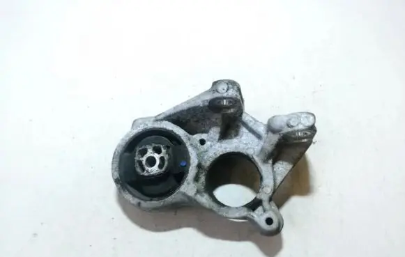 Peugeot 407 Engine mounting bracket 96502581