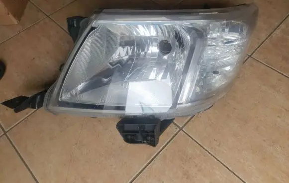 Toyota Hilux (AN10, AN20, AN30) Headlight/headlamp 811500k381 5640