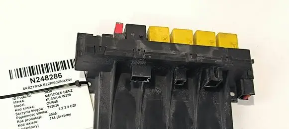 Mercedes-Benz S W220 Relay mounting block 080451