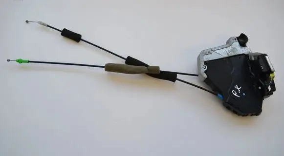 Lexus IS 220D-250-350 Coupe door lock (next to the handle) R46H2216