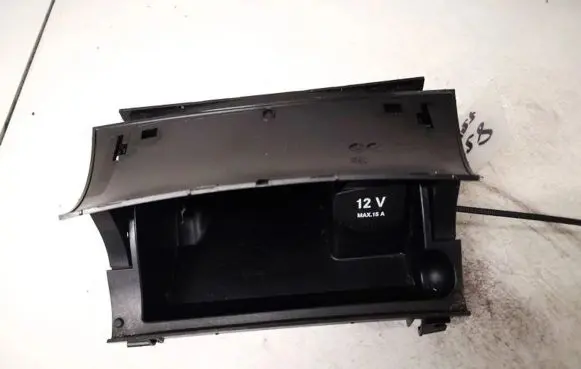 Mercedes-Benz CLS C219 Car ashtray