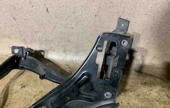 Mercedes-Benz E W212 Headlight/headlamp mounting bracket A2126200191