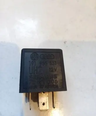 Volkswagen Golf III Other relay 191955531 72WV006