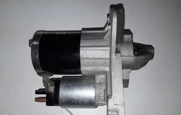 Renault Captur Starter motor 233000557R