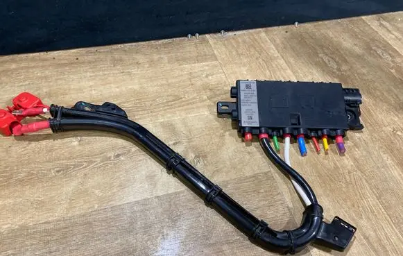 Jaguar F-Pace Current control relay M8A214516BC 305261835 M0DJ0B101