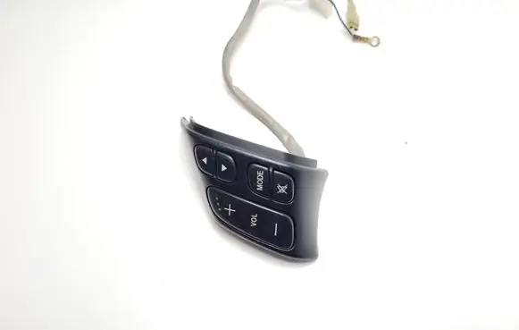 Steering wheel buttons/switches