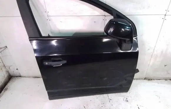 Chevrolet Orlando Front door