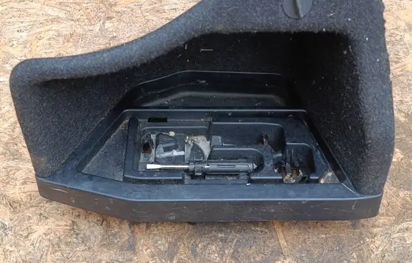 BMW 4 F32 F33 Trunk/boot side trim panel 7311027 18384510 0708091