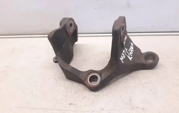 Mazda 6 Engine mounting bracket