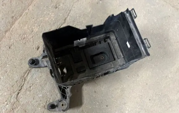 Skoda Yeti (5L) Battery tray 1K0915333H
