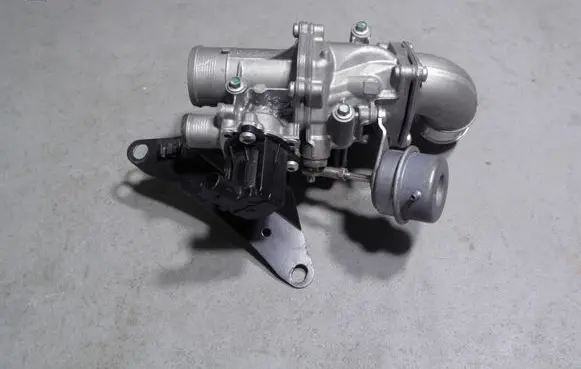 Land Rover Discovery 4 - LR4 EGR valve 1043812S02