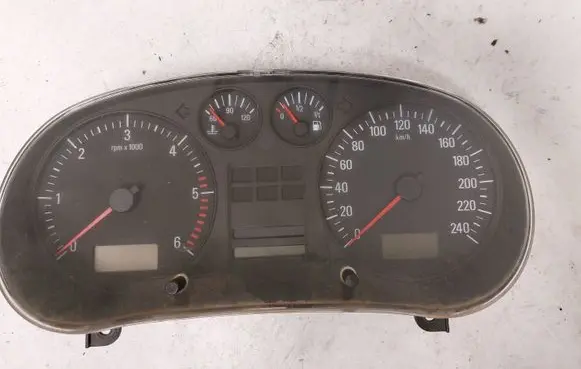 Volkswagen Golf IV Speedometer (instrument cluster) 88311