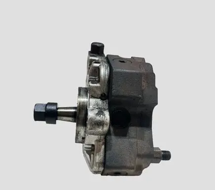BMW 3 E46 Fuel injection high pressure pump 7788670 3147143 0445010045