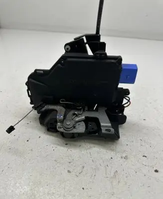 Volkswagen Golf V Rear door lock 7L0839016D