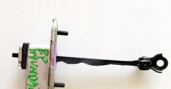 Hyundai i30 Front door check strap stopper