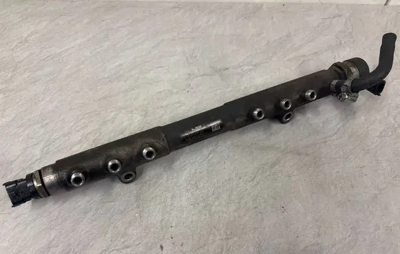 Volvo V70 Fuel main line pipe 0445215023 087090L 31259011