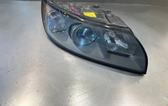 Volvo V50 Headlight/headlamp 30698886 0301198204
