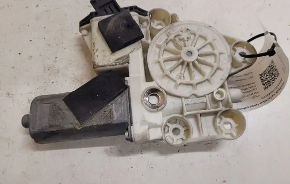 Opel Vectra C Front door window regulator motor 9178987 106045103 0130822011