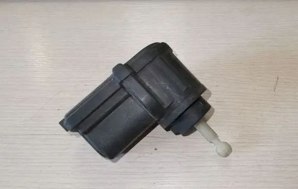 Volkswagen Golf IV Headlight level adjustment motor 1J0941295B