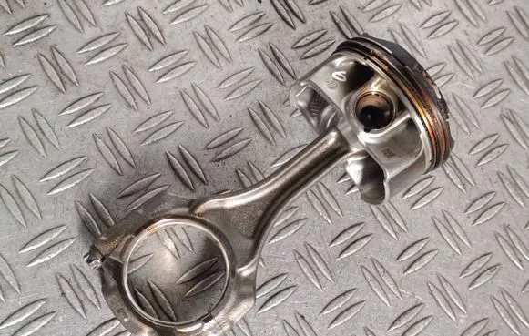 BMW M8 F91 F92 G14 G15 Piston with connecting rod 7852246